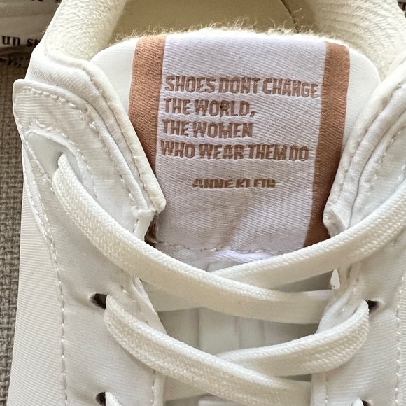 💫 White and gold sneakers - Picture 11 of 15